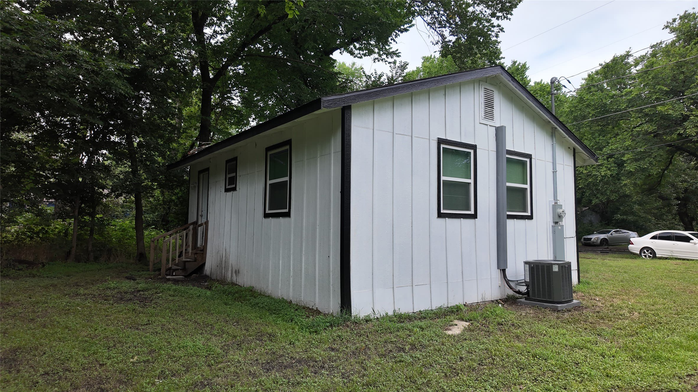 1001 E Park Avenue – photo 3