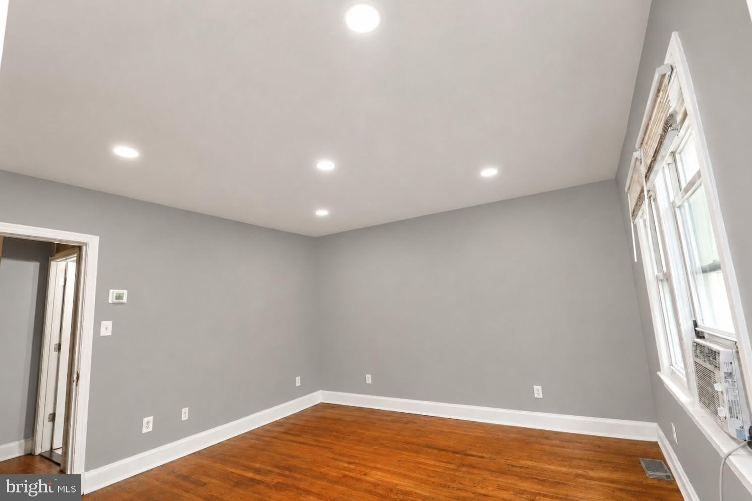1329 ORREN NE – photo 3