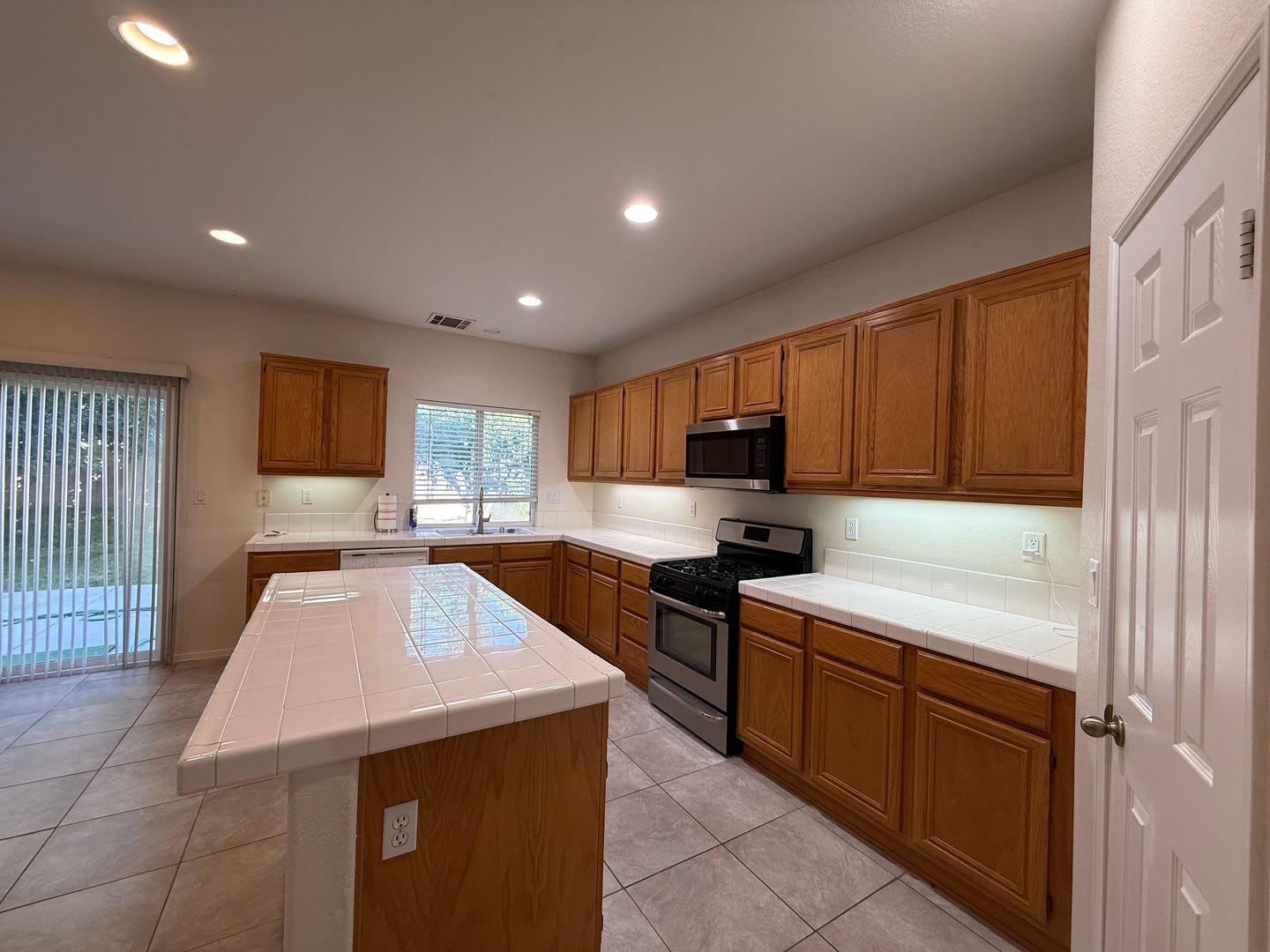 Lancaster 5 Bed 3 Bath Available Now – photo 3