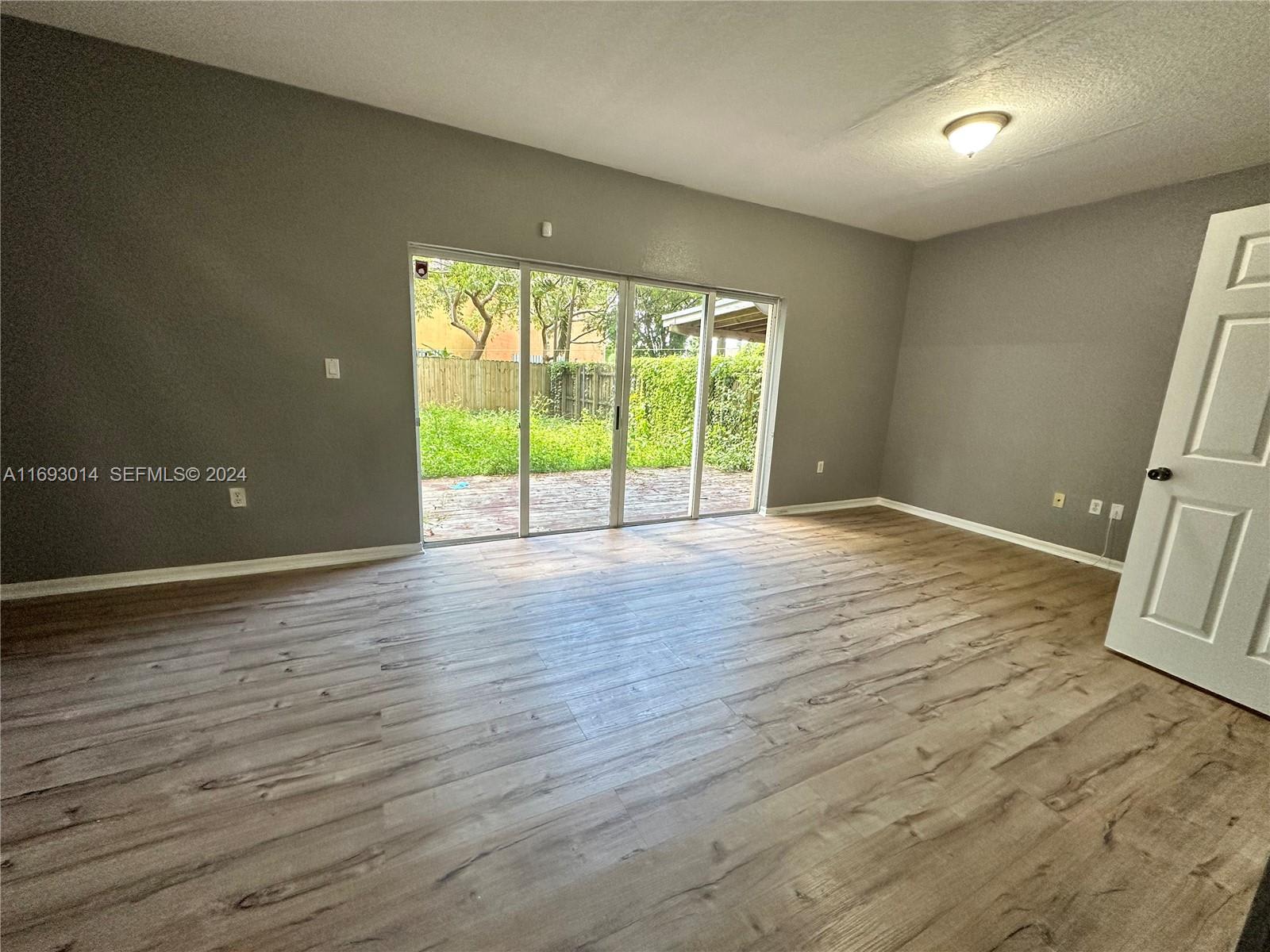 687 Southwest 10th Street – photo 4