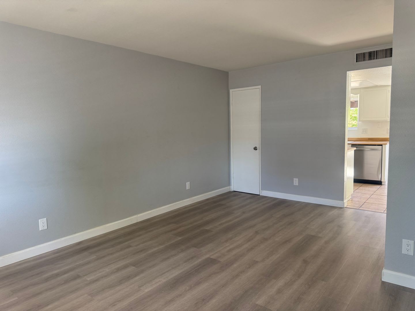 MOVE IN SPECIAL FIRST MONTH $1 2BD/1.5BA Two-Story Condo – Bullhead City – photo 2