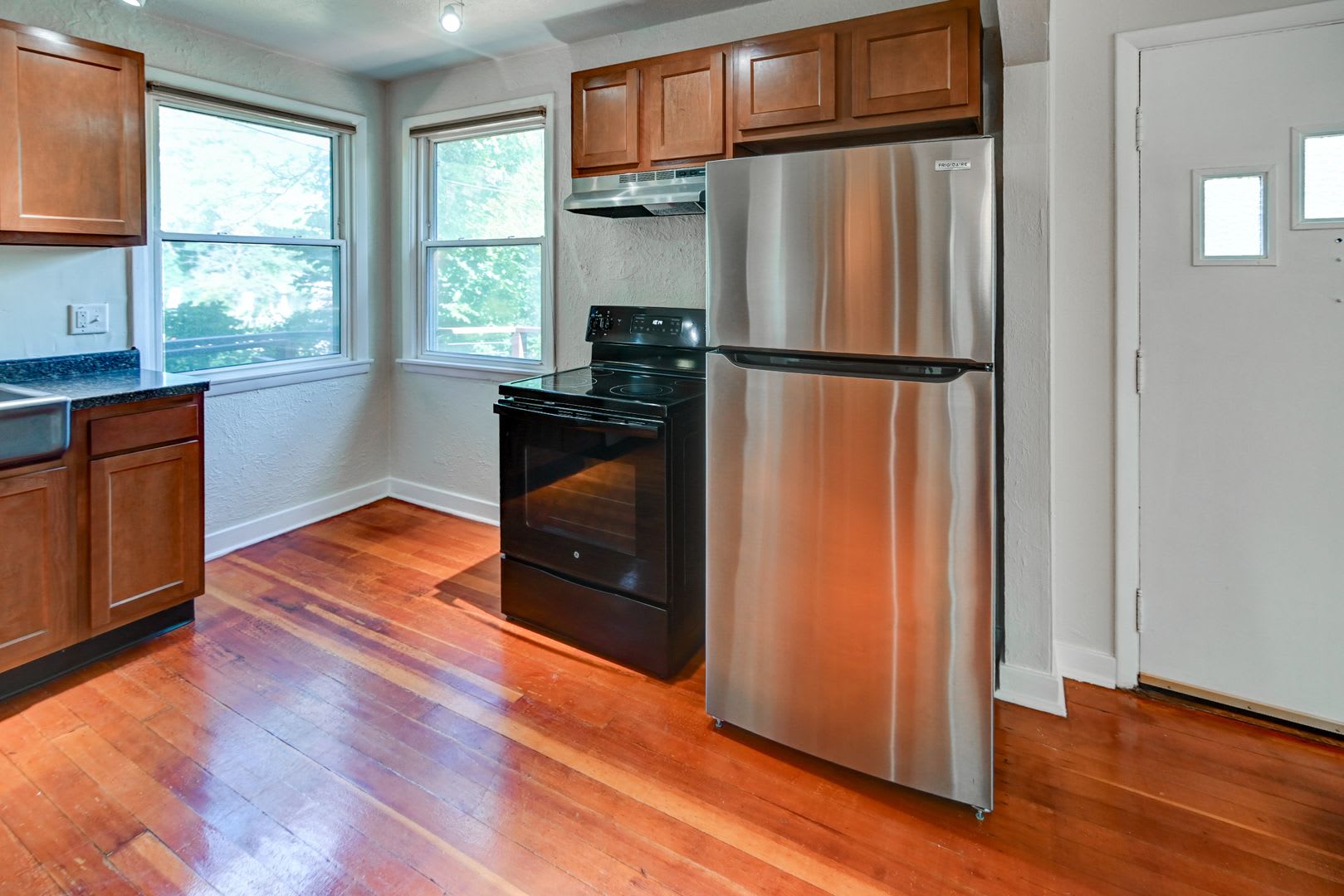 Charming 2-bed/1-bath Steps From Lake Monona – photo 3