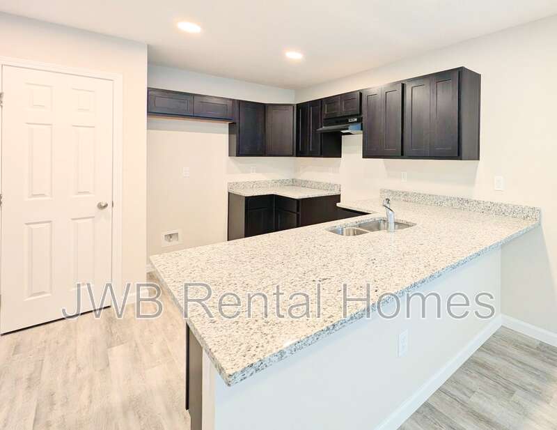 708 Franklin St – photo 2