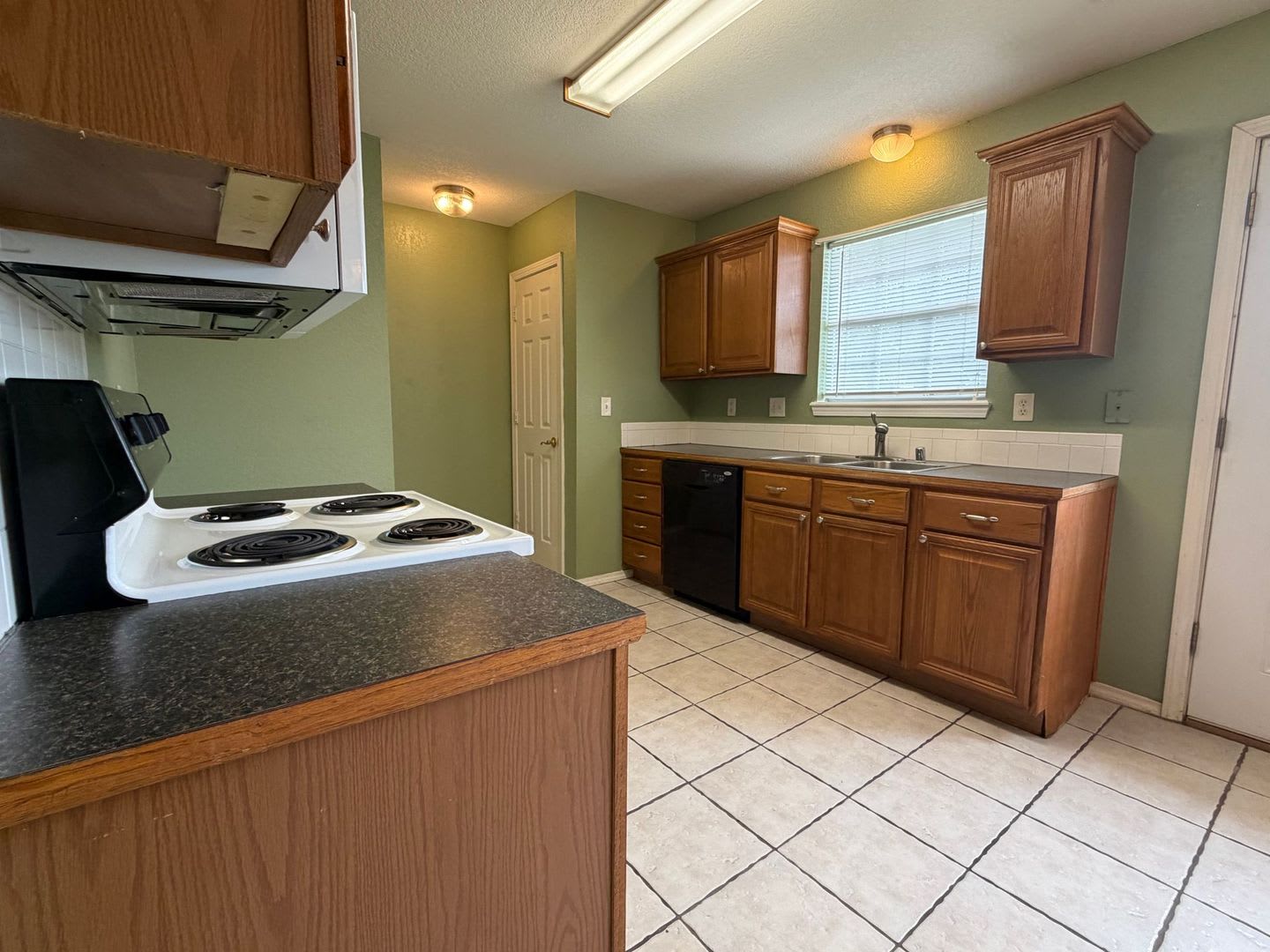 ***550 Walker Street*** – photo 5