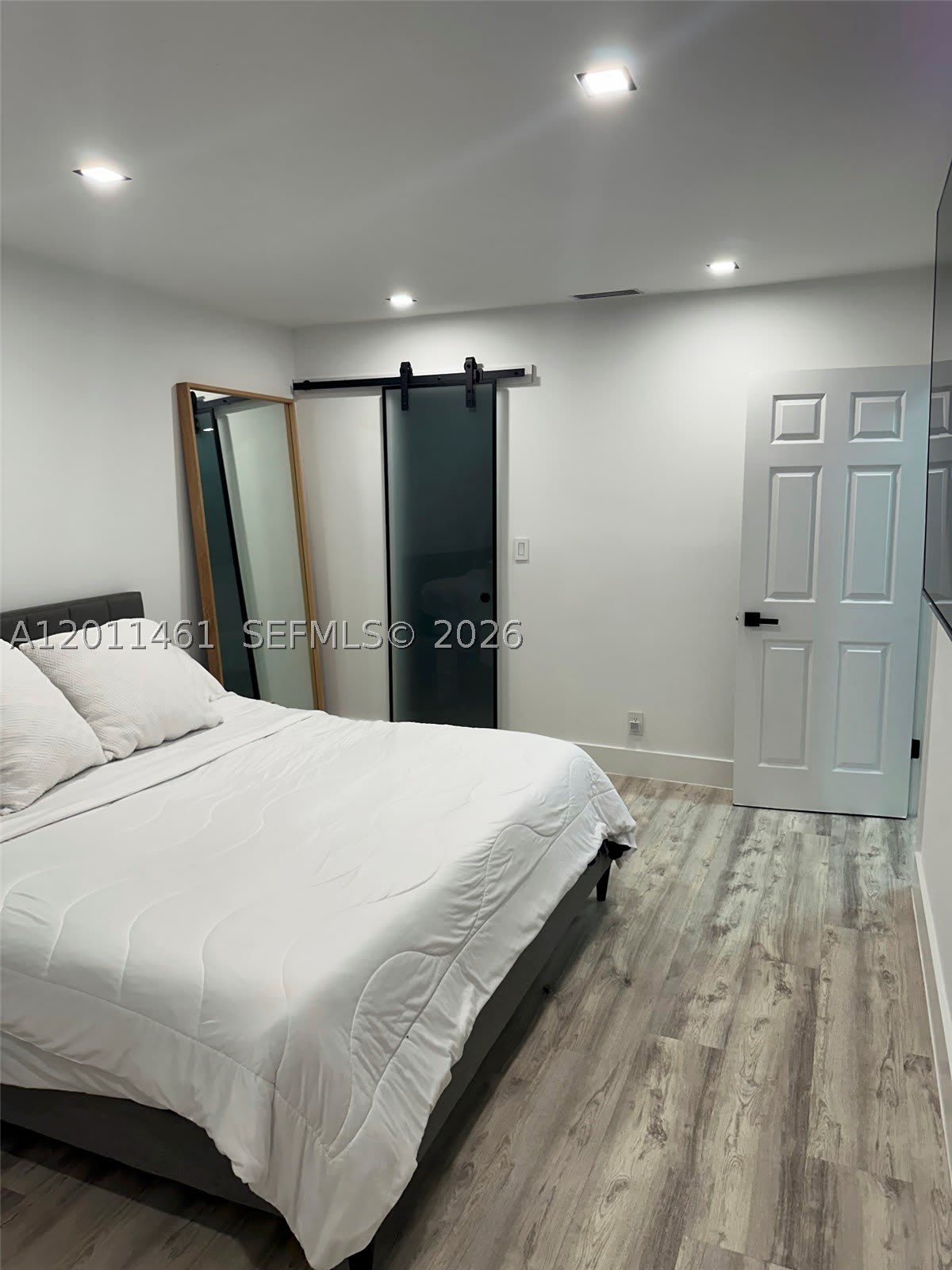 709 SW 79th Ter – photo 5
