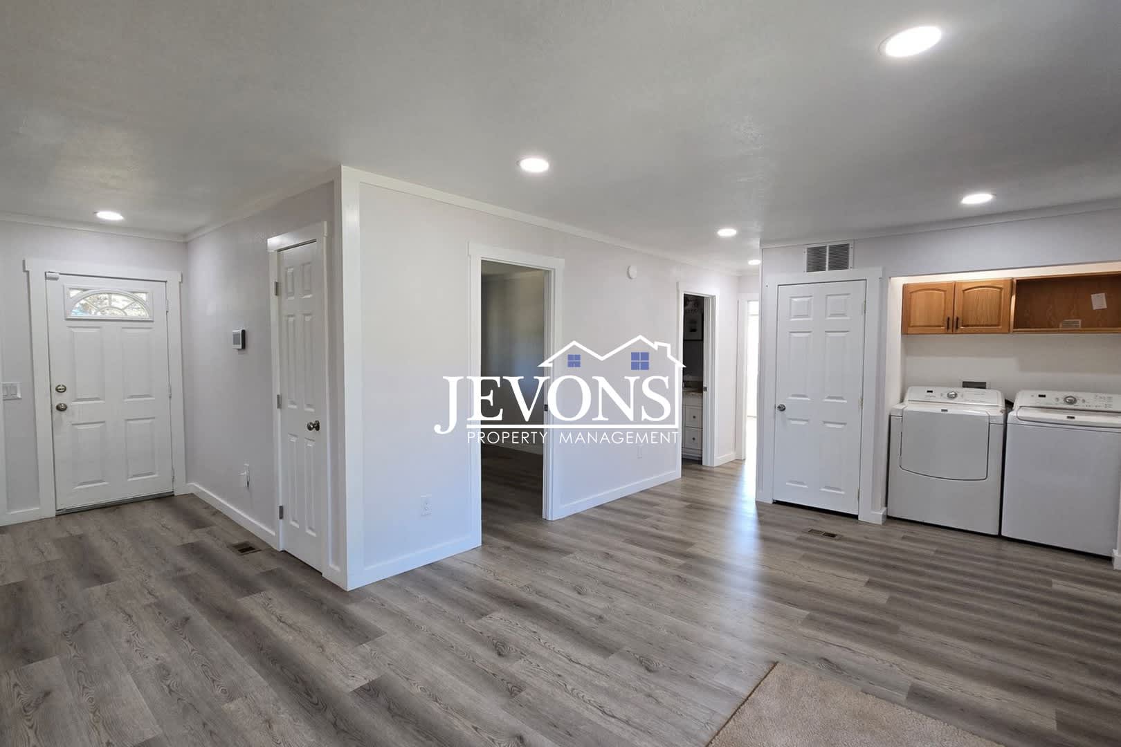 Spacious 4BR/3BA Home in Yakima with Bonus Room/Office – photo 4