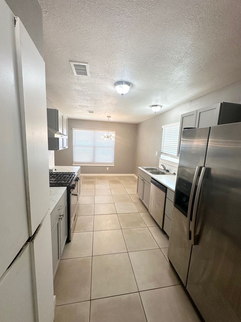 Fully Remodeled 3 Bedroom House For Rent! – photo 4