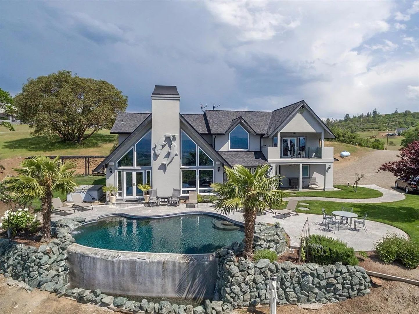 East Medford Luxury View Estate – photo 1
