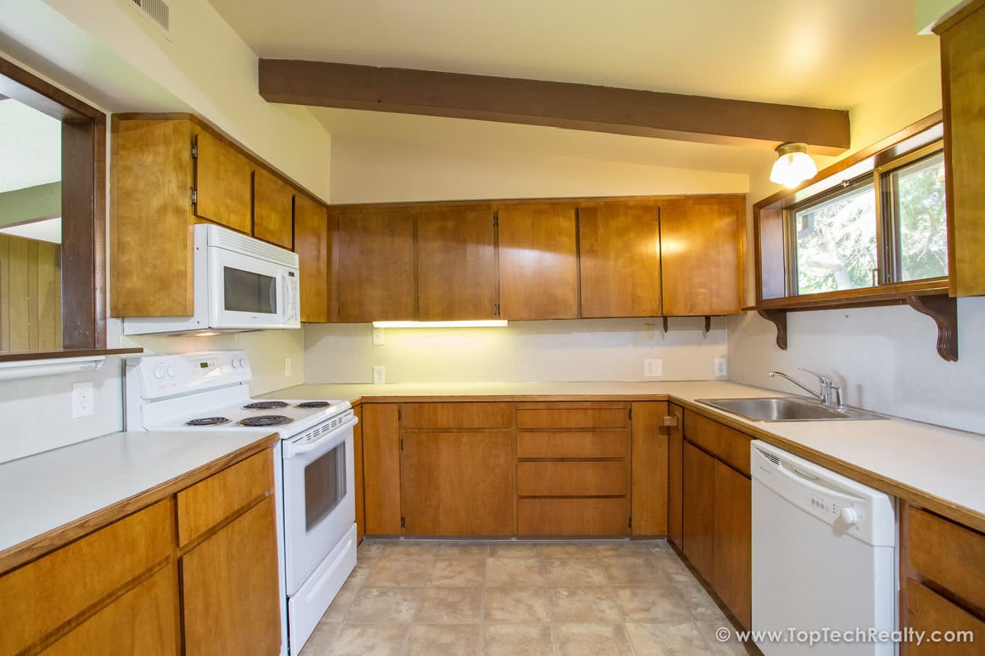 Charming Mid Century Modern Ranch 3 Bed 2 Bath One Level Living Prime Cedar Mill Location Convenient To Everything Great Yard – photo 4