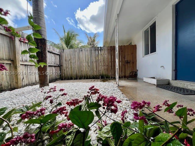 590 NW 40th Ct – photo 3