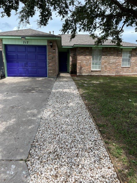 717 Dominga Dr – photo 1