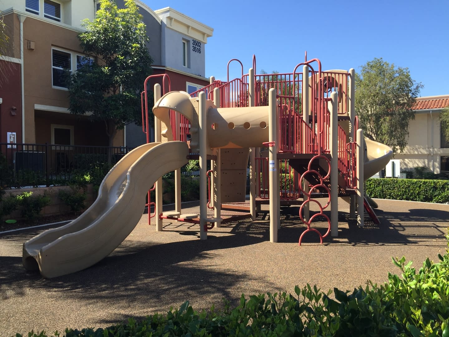 Perfect Location Unit Close To Everything – photo 3