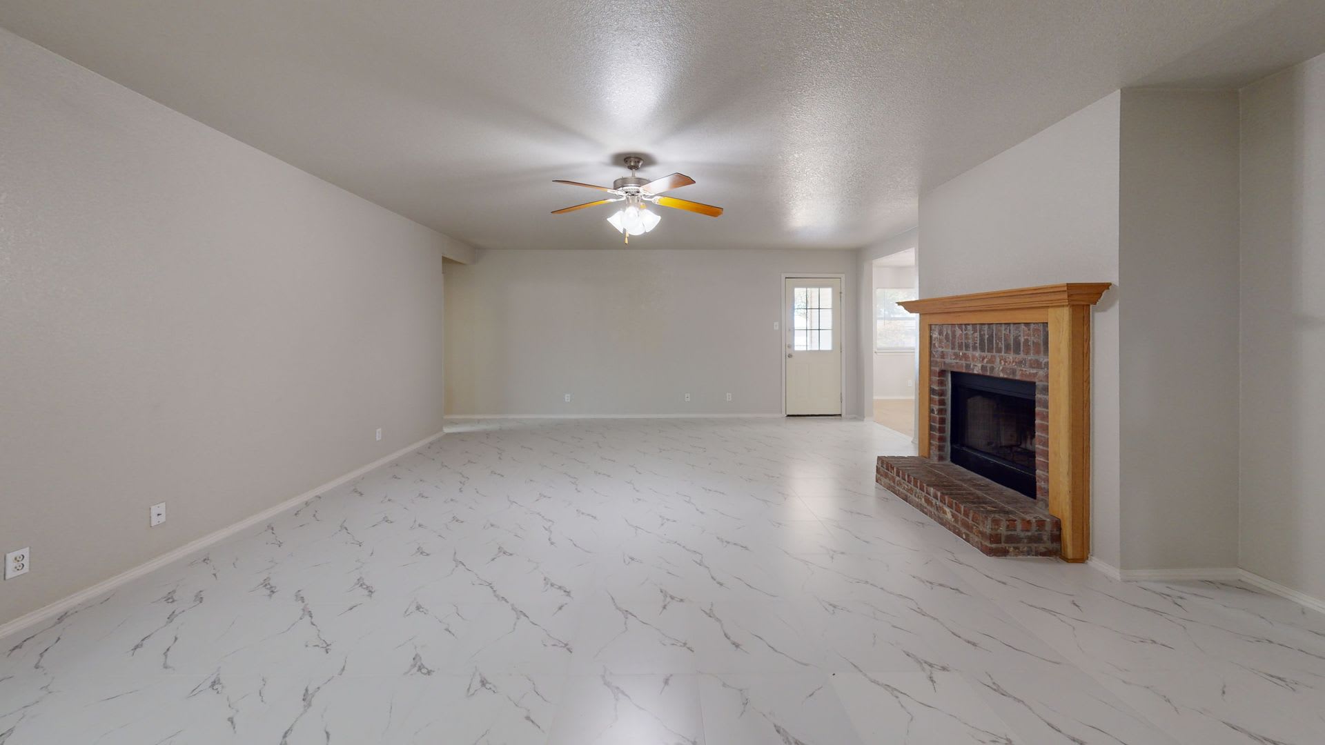 Spacious 4 Bedroom Home With Fresh Updates Large Yard – photo 3