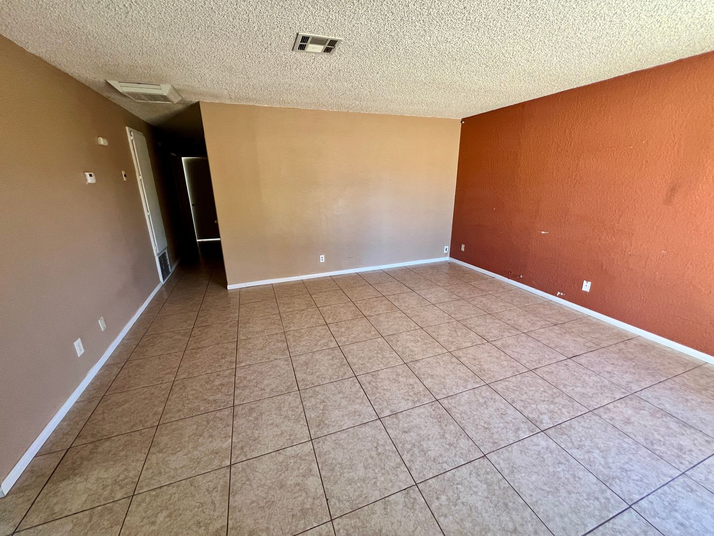 Nice 3 Bedroom 2 Bath with Washer/Dryer – photo 3