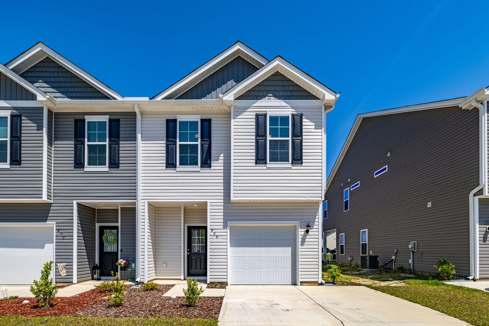Townhome in Towne Pointe – photo 2