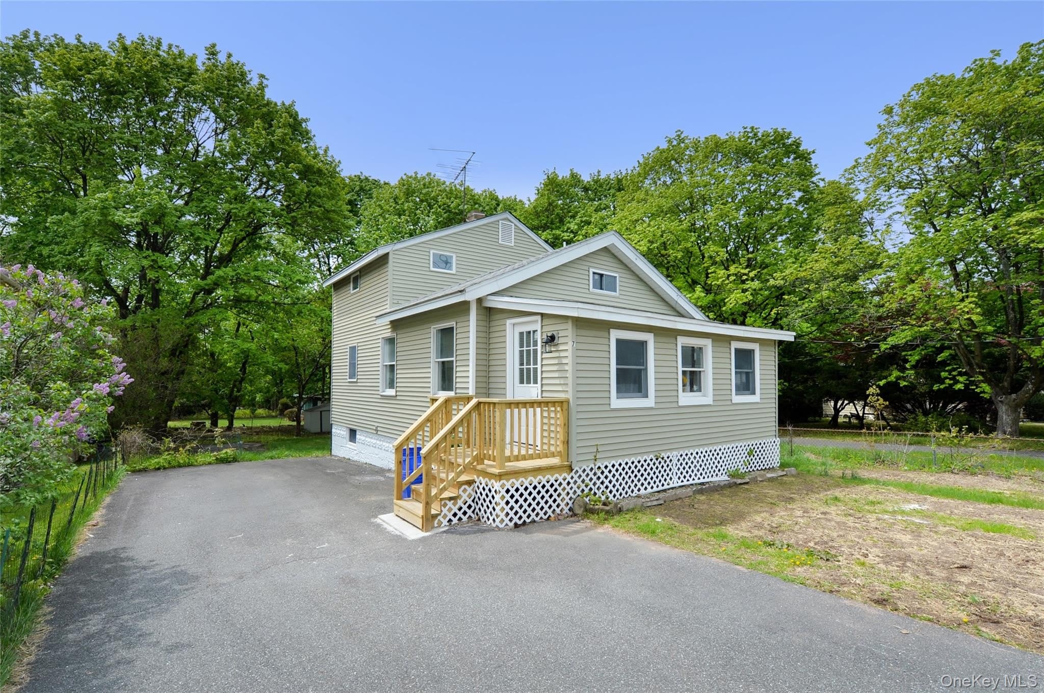 7 Pioneer Avenue – photo 2