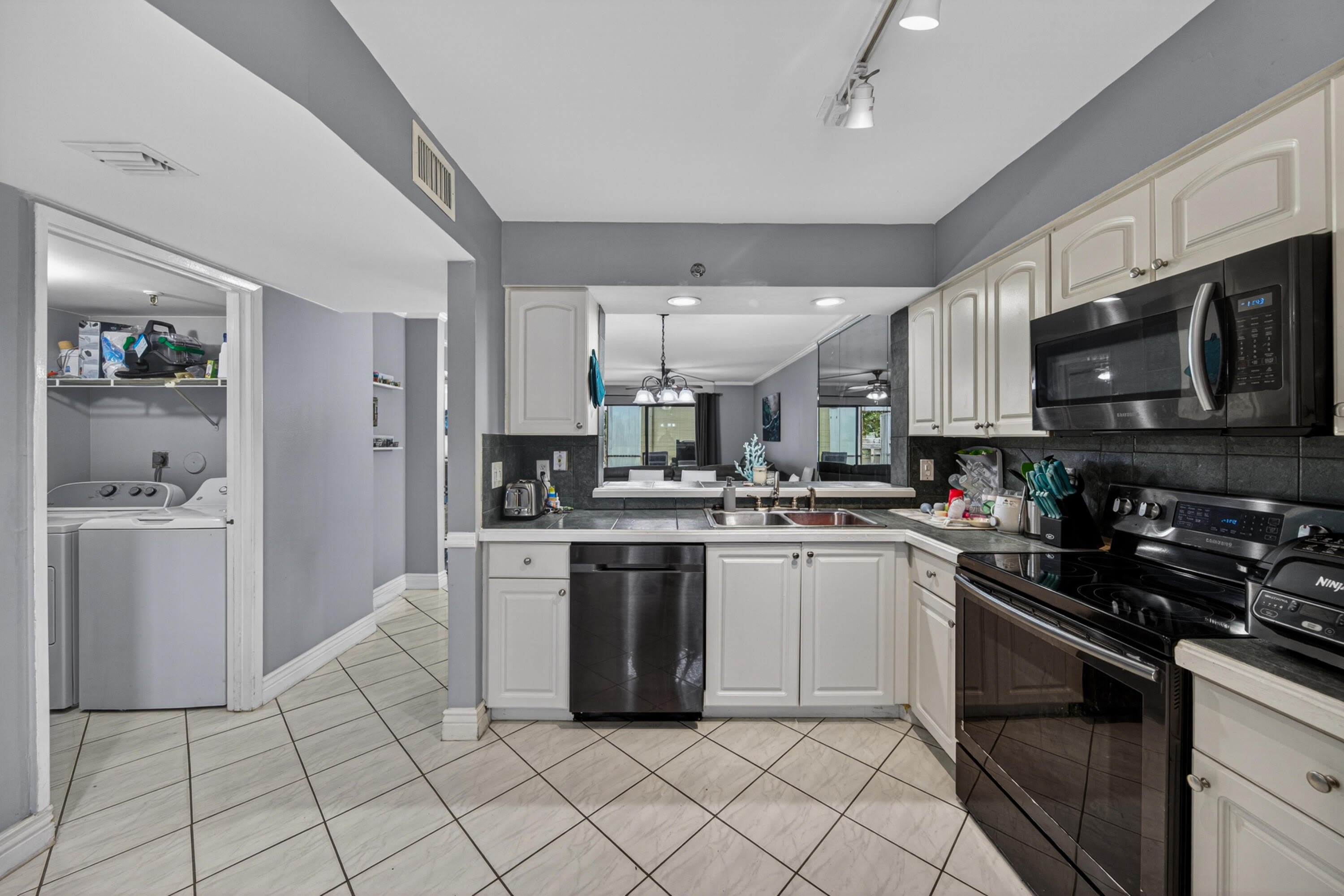 2200 S Cypress Bend Drive – photo 5