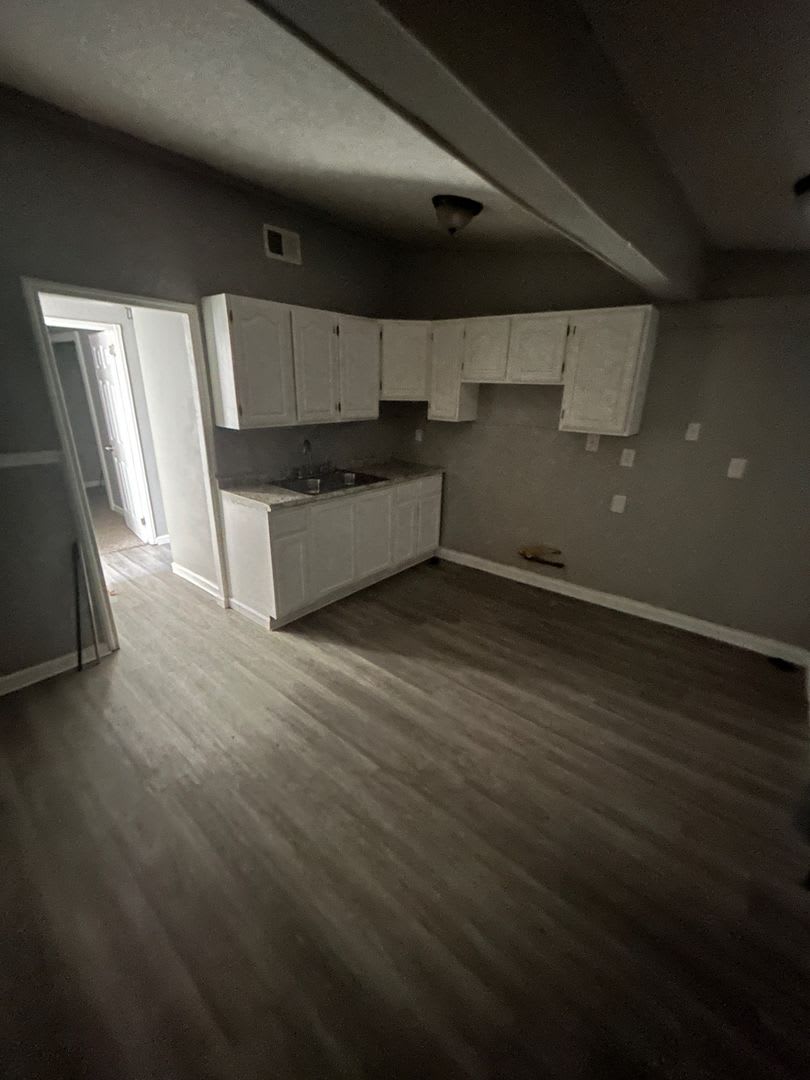 For Lease – photo 2
