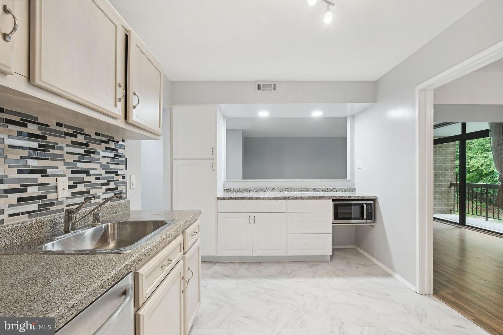 Reston Condo For Rent -1635 Parkcrest Cir #201, Reston, VA 20190 – photo 3
