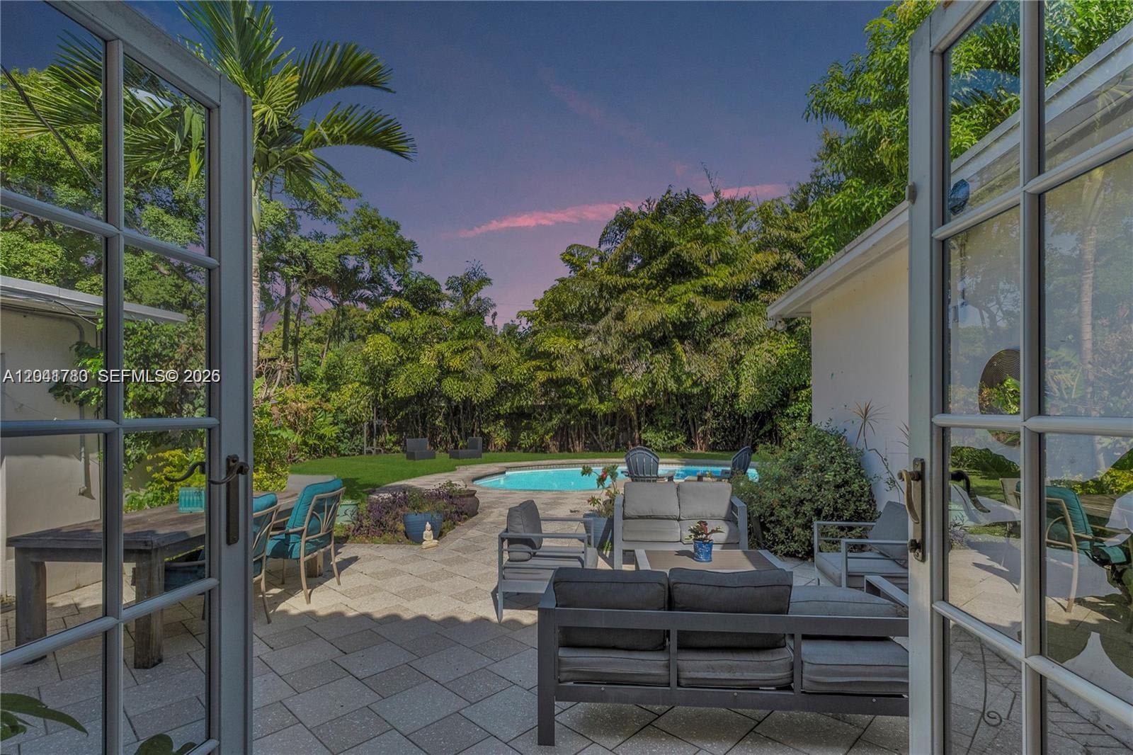 1875 Alamanda Drive – photo 3