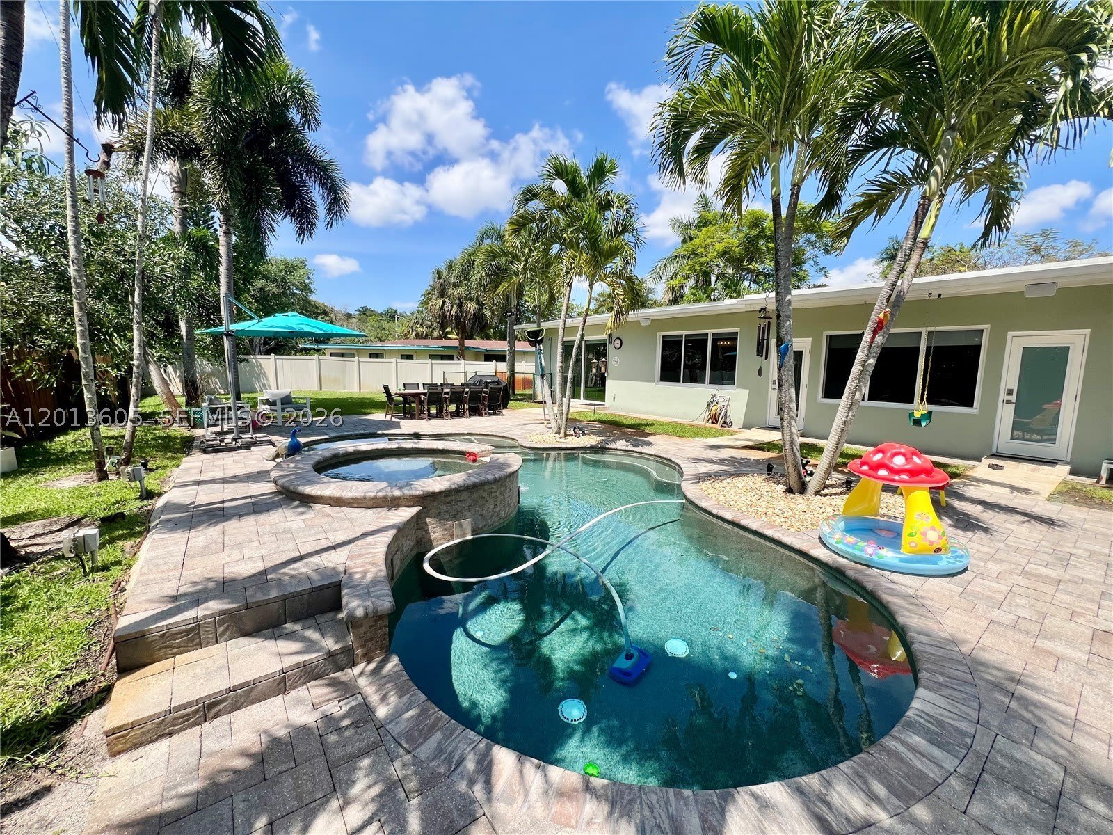 101 SW 58th Ave – photo 1