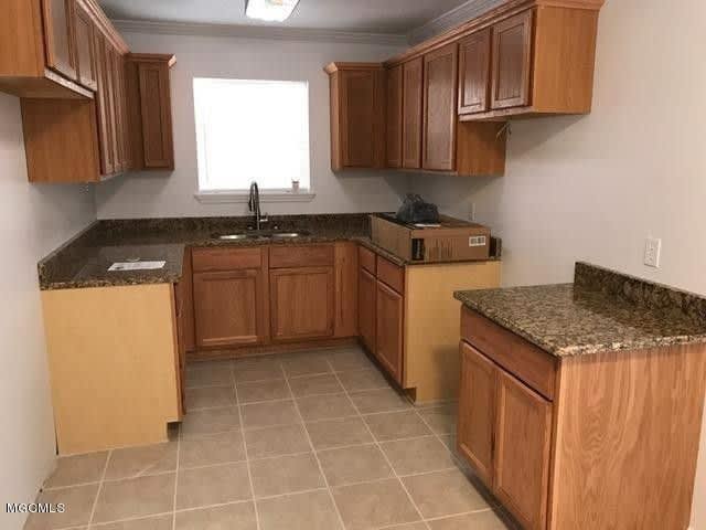 Charming Coastal Retreat in Ocean Springs, 2-bedroom 2-Bath home – photo 2