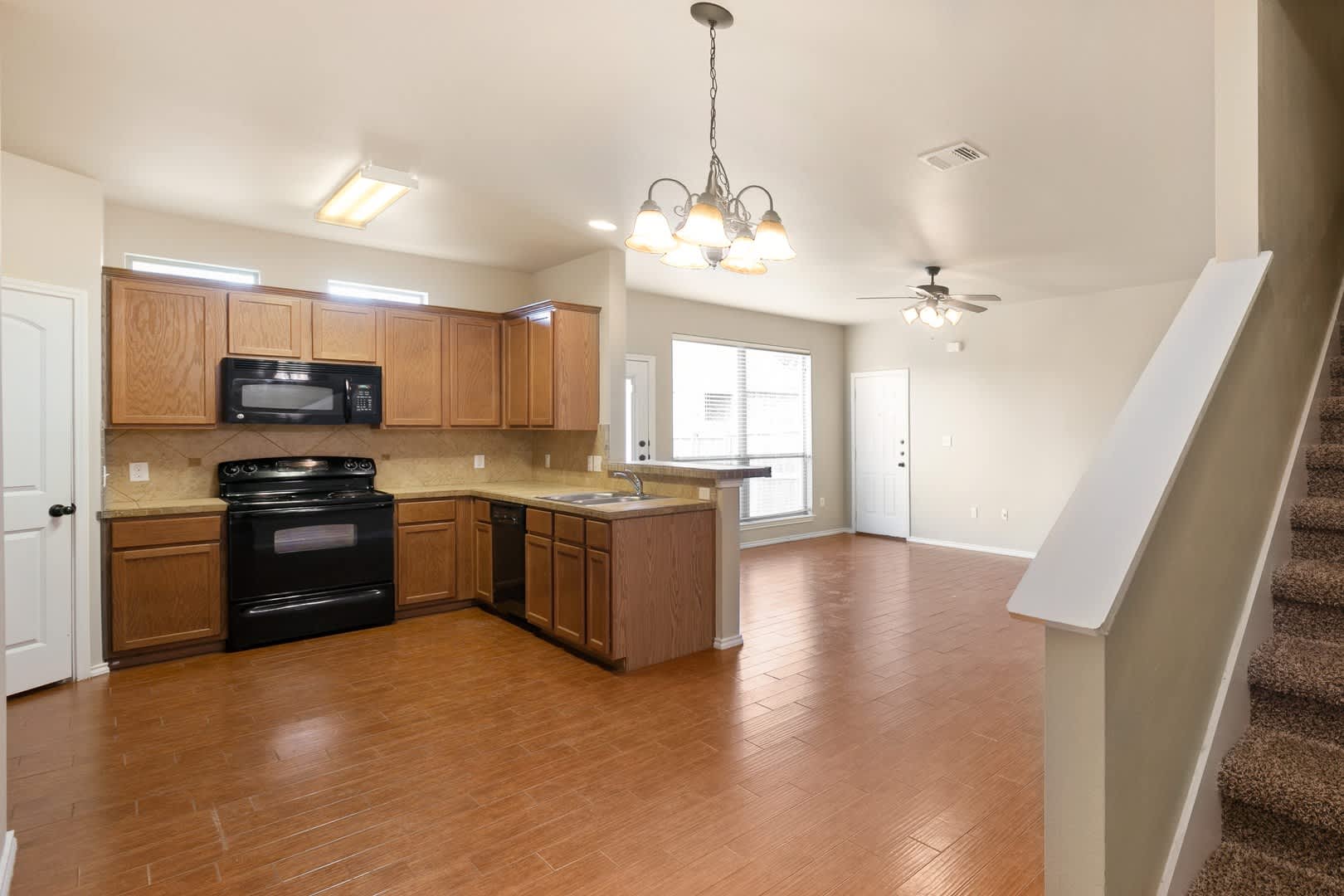Available Now Beautiful 3 Bedroom Duplex Located In New Braunfels Texas – photo 5
