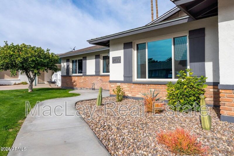 2430 E Hermosa Dr – photo 2