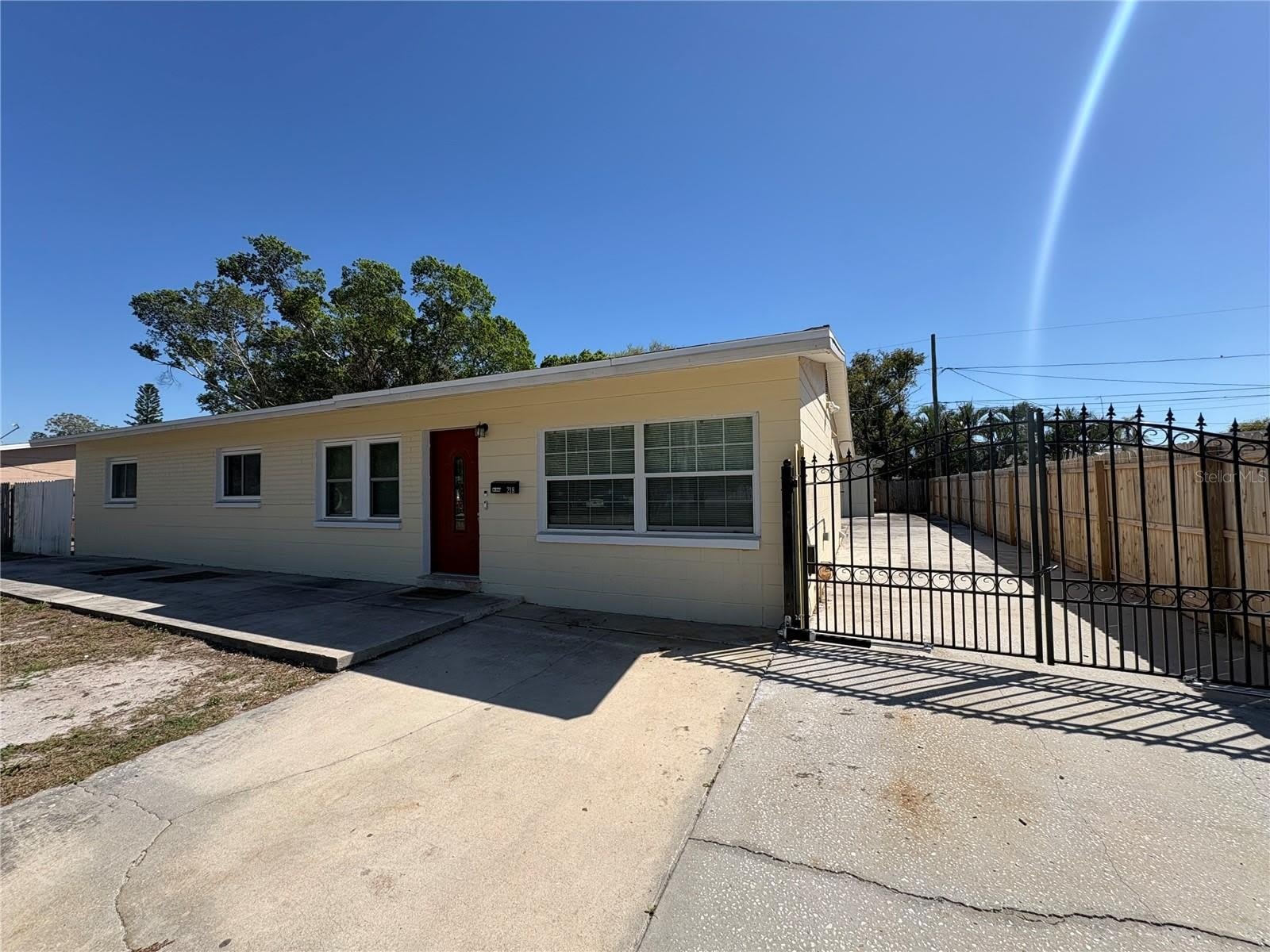 218 LEWIS Boulevard SE – photo 1