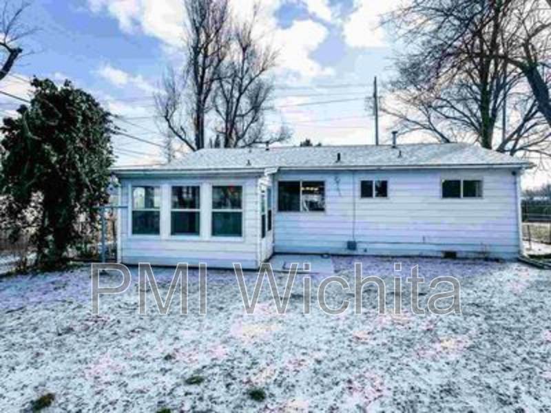 2922 W 2nd St N – photo 1