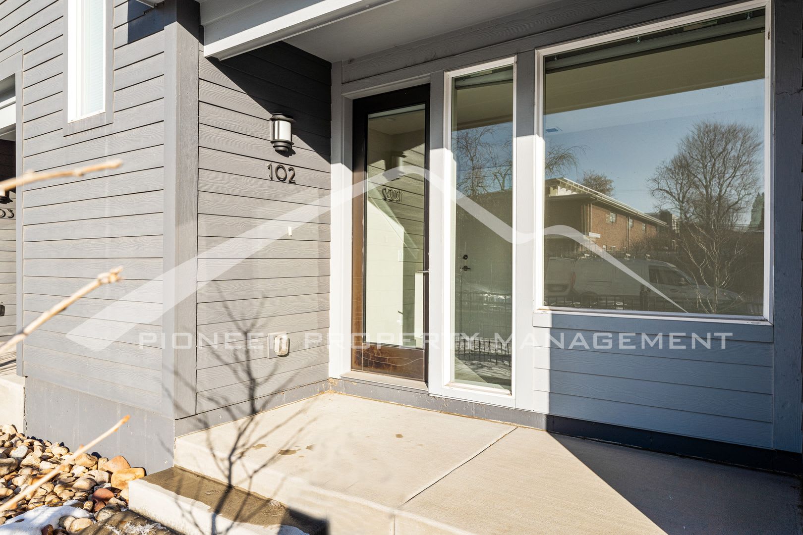 Modern home with 2-Car Attached Garage and Central AC! – photo 2