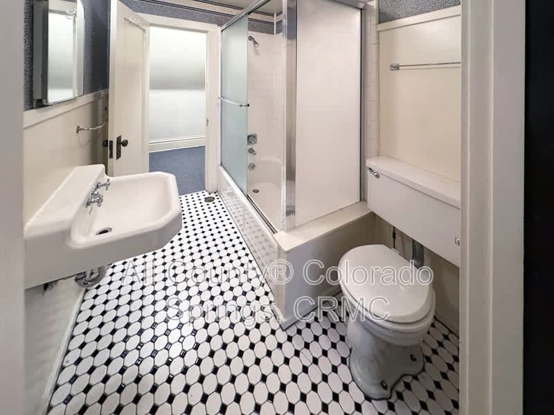 1238 Wood Avenue – photo 5
