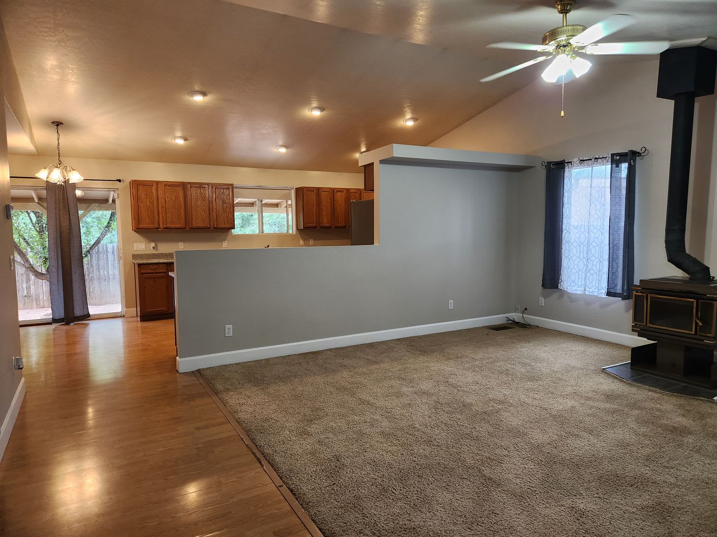 Beautiful 3 bed/3 bath home with huge bonus room – photo 5
