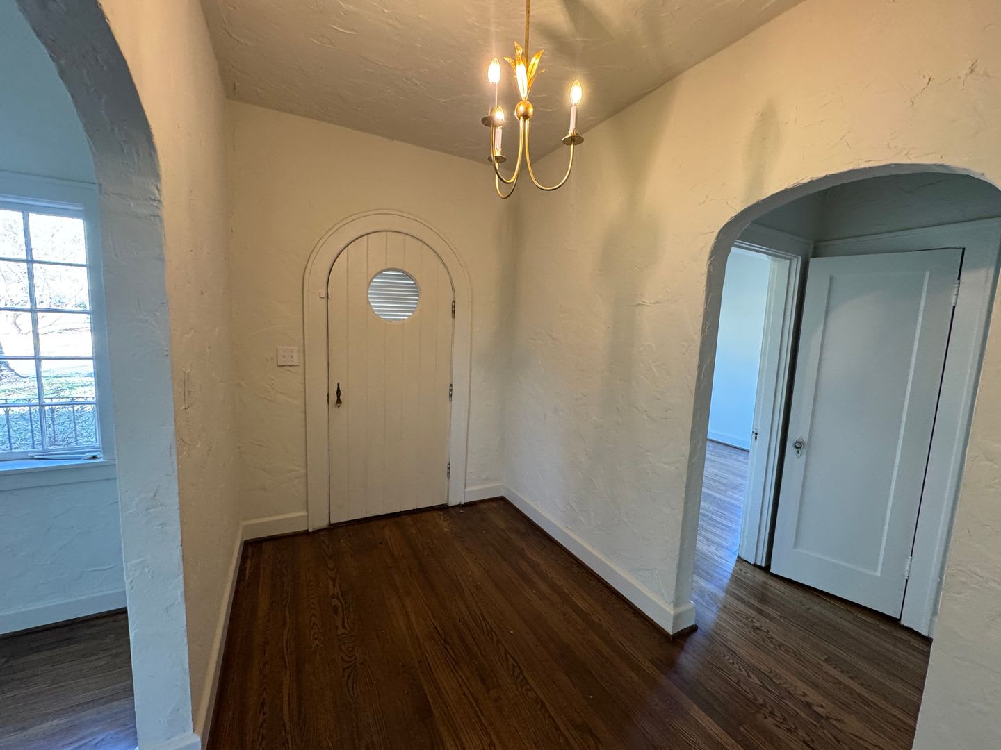 For Rent: 4BR / 2BA Home in Historic Club View – Bonus Sunroom & Screened Porch! – photo 2