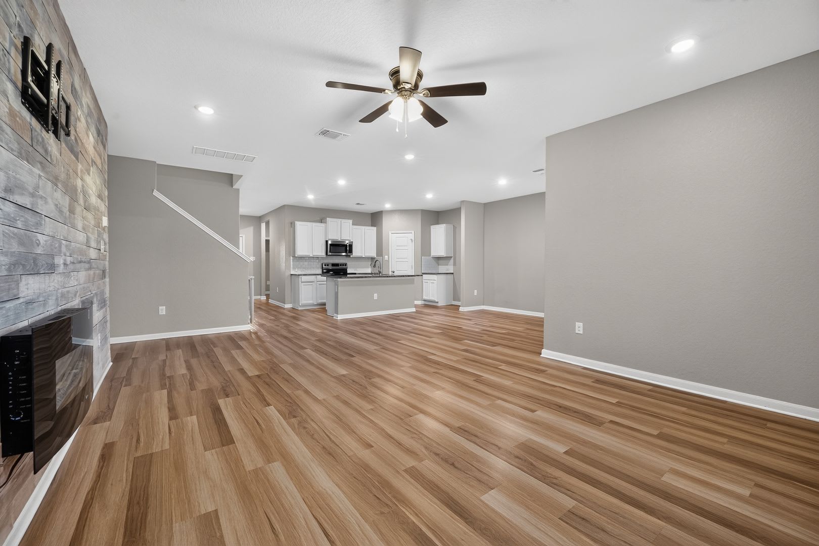 Spacious 4-Bedroom Avery Park Home with Fireplace & Upstairs Game Room – photo 3