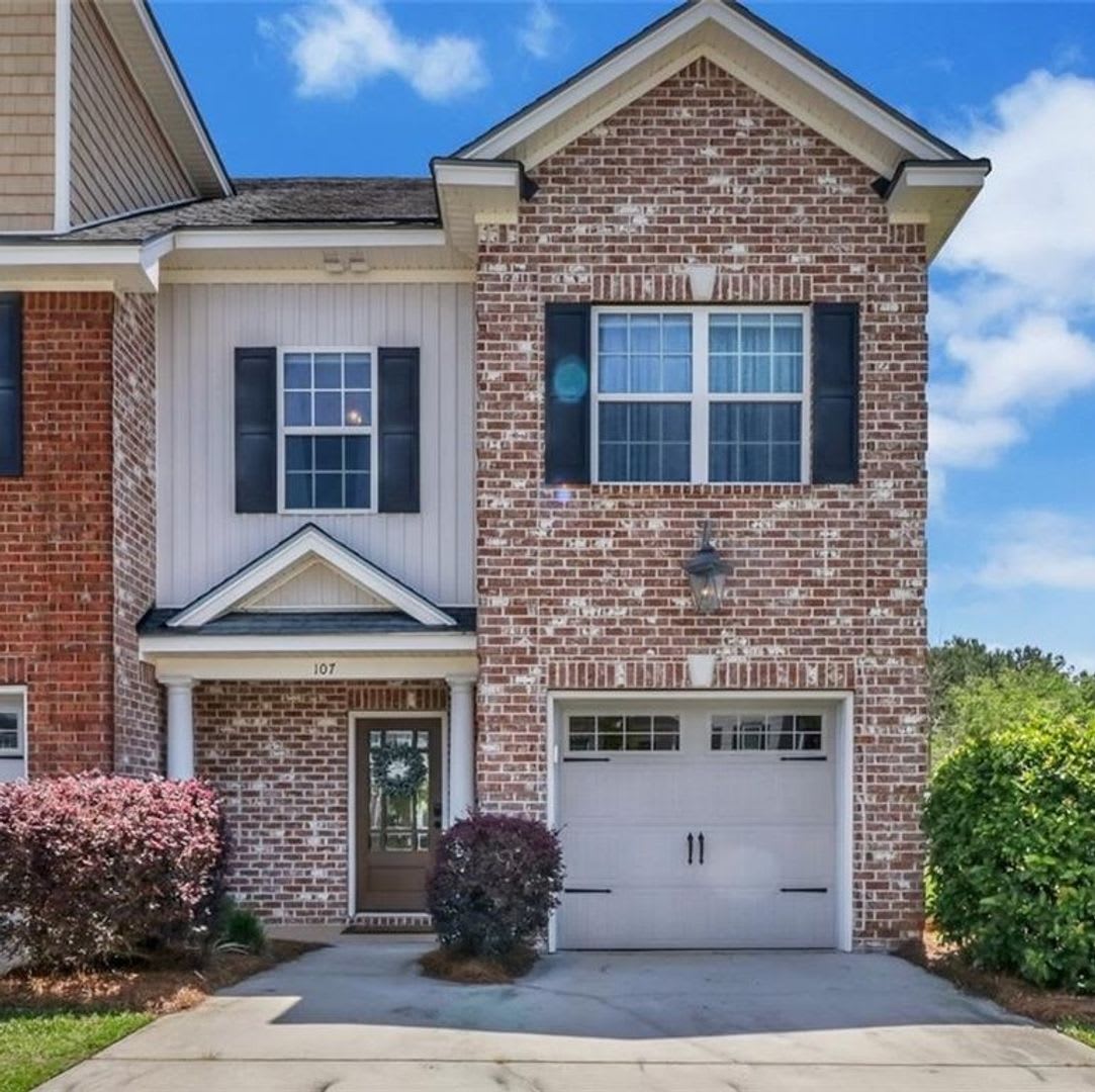 Townhouse – photo 1