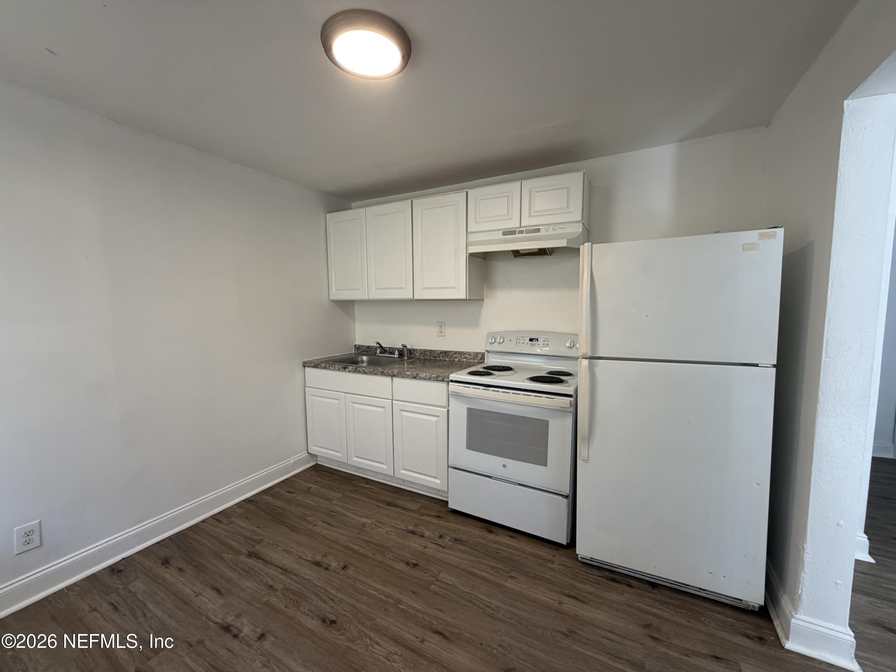 232 CHELSEA Street – photo 2