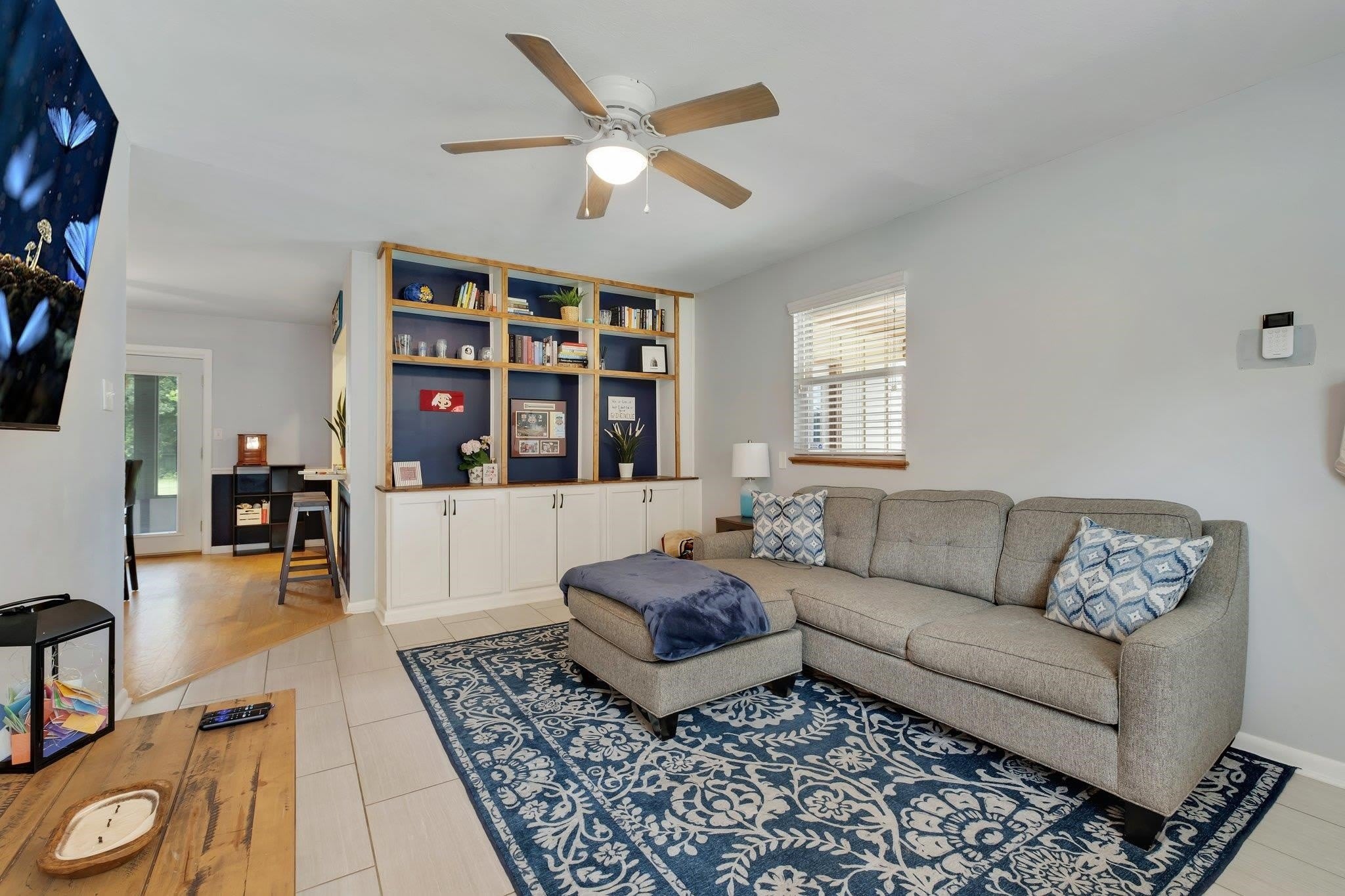 310 Lancaster Drive – photo 3