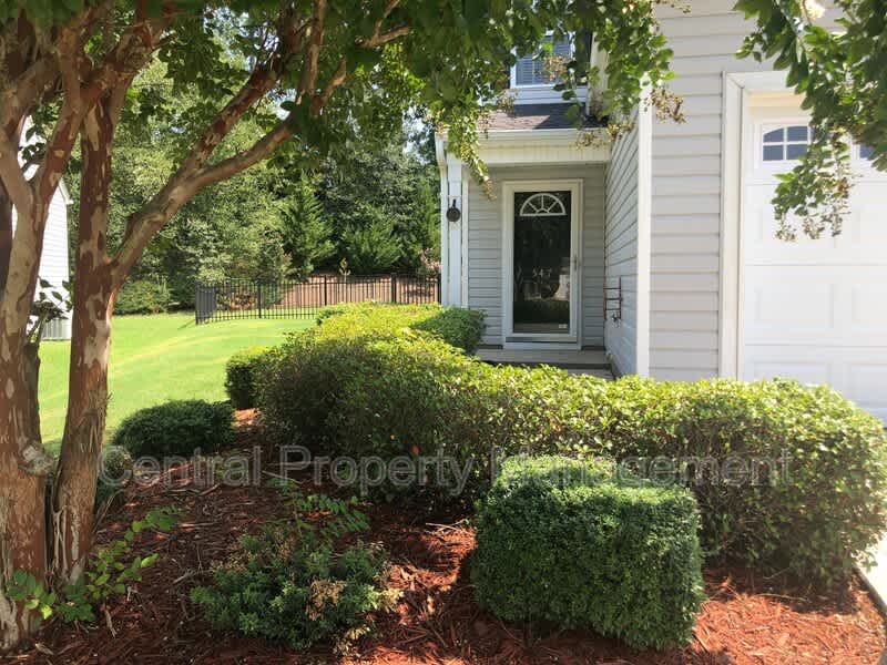 547 Clairidge Drive – photo 2