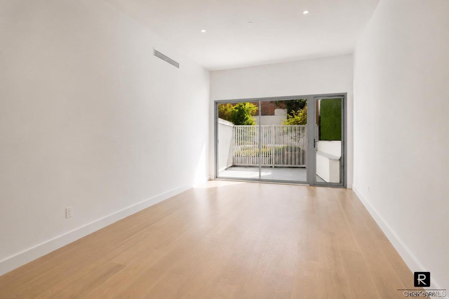 250 E 25th Street – photo 2