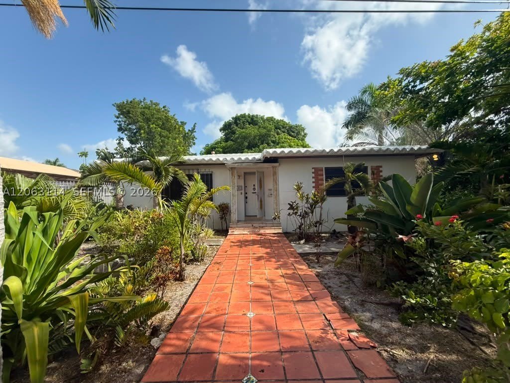 631 NE 60th St – photo 1
