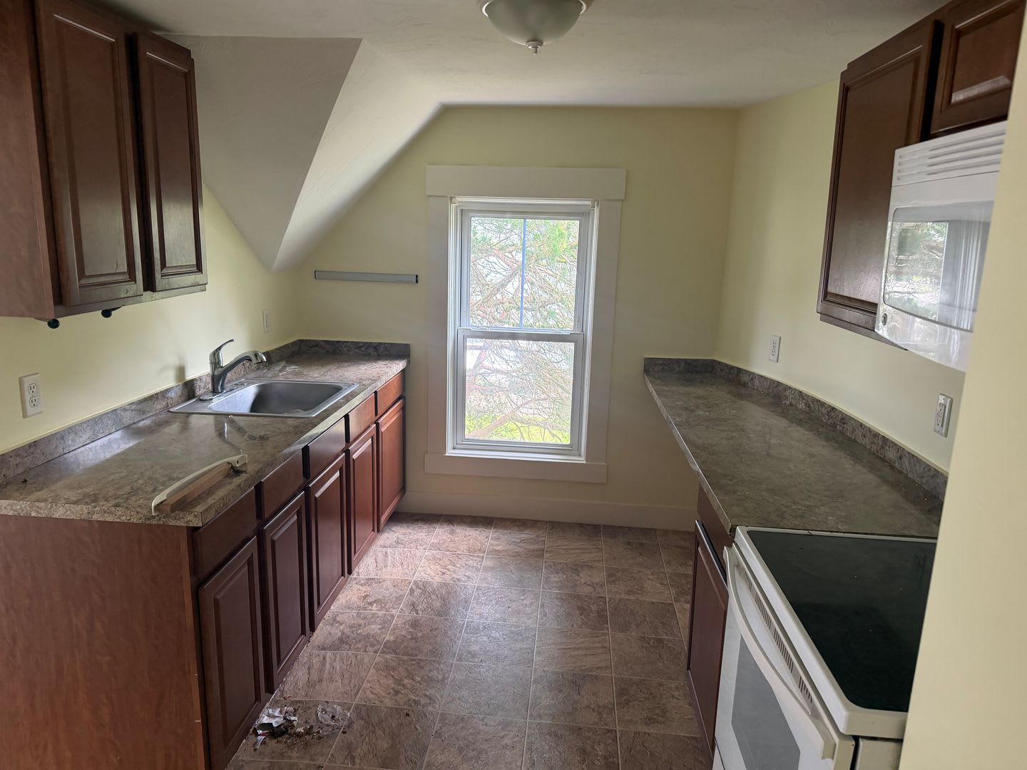 Charming 1 Bedroom 1 Bath Apt In Middleboro – photo 4