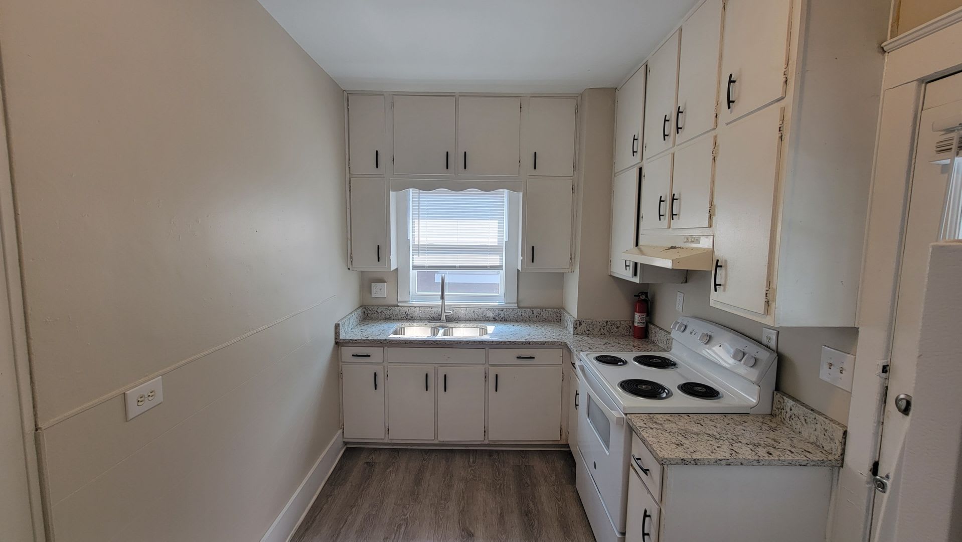 2BR/2BA Near UofL – Private Lower-Level Suite, Washer/Dryer, Pet-Friendly – photo 5