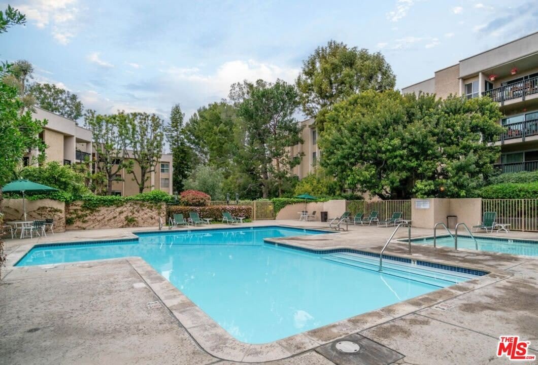 8314 Raintree Cir – photo 2