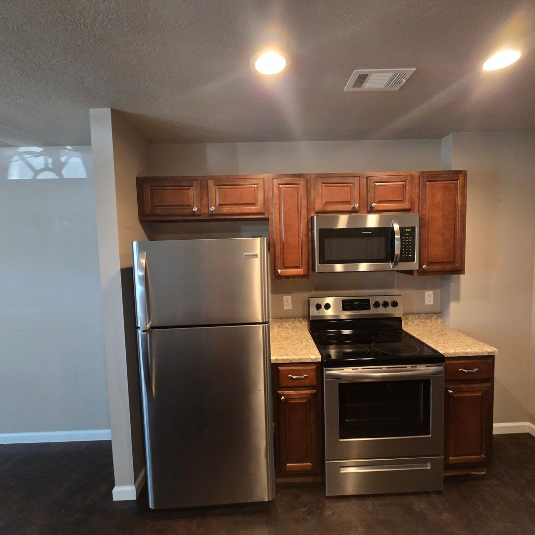 2 Bedroom 1 Bath Apartment in Newport! – photo 5