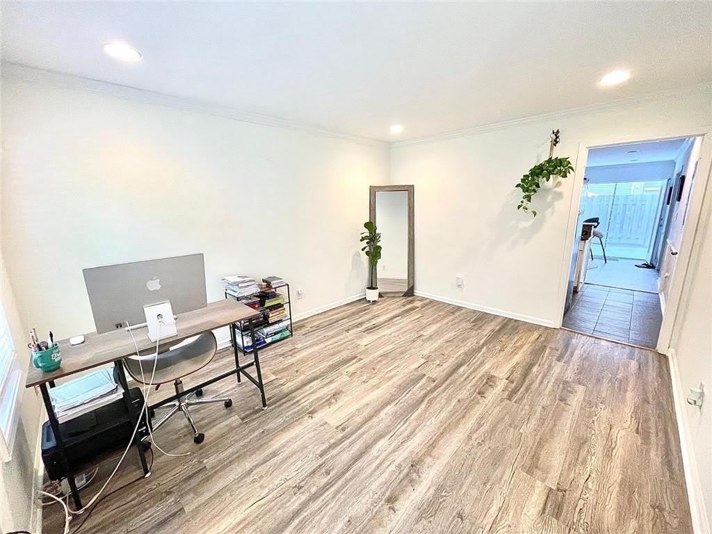 838 Heritage Square – photo 2