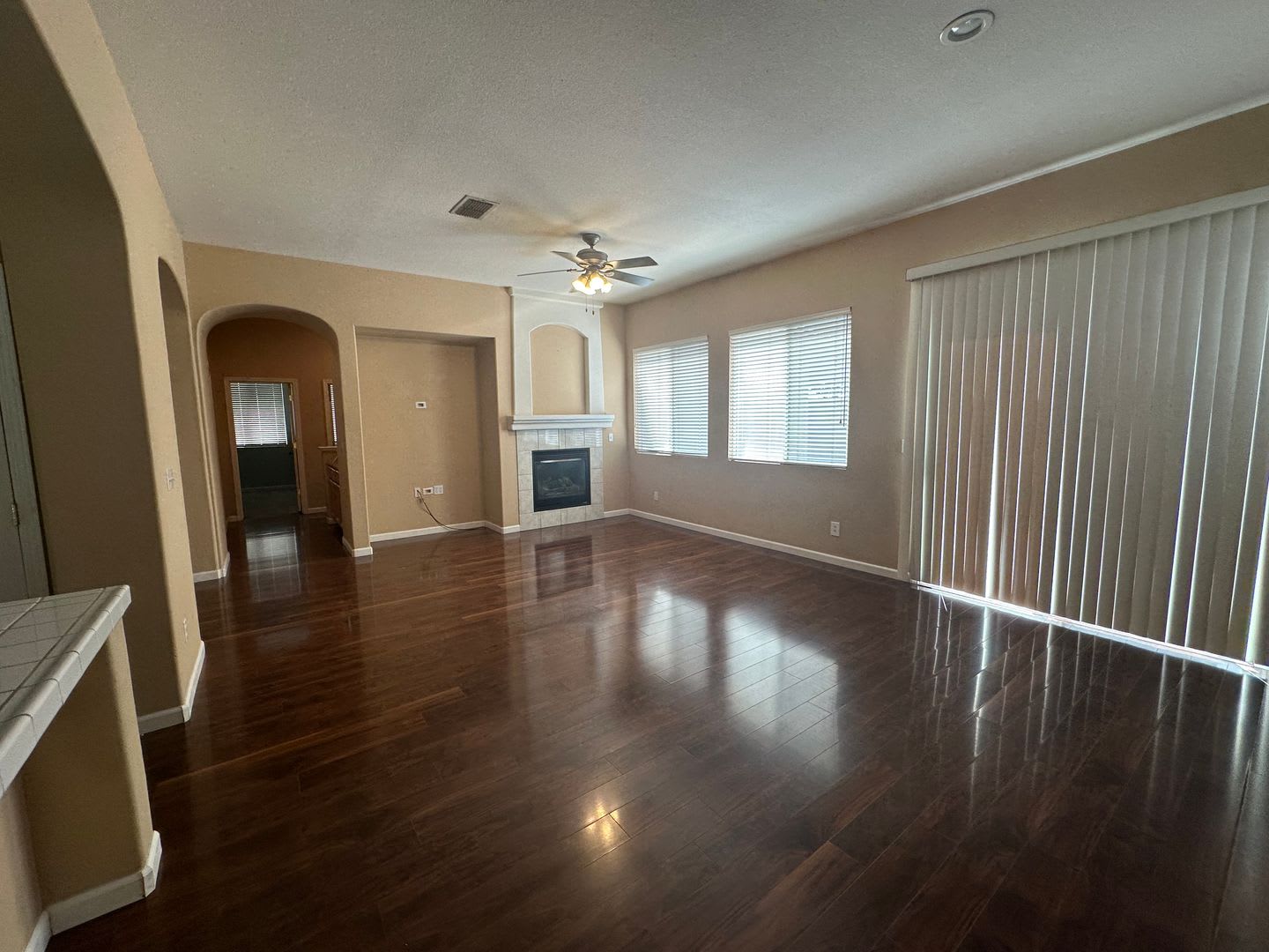 Beautifully upgraded 3 bedroom Home – photo 3