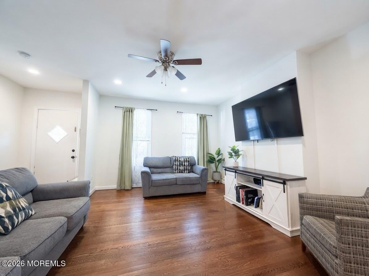 1047 Jaques Avenue – photo 5