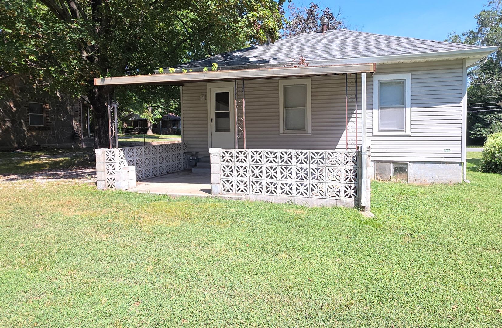 2 Bedroom House! Updated! $850 – photo 4