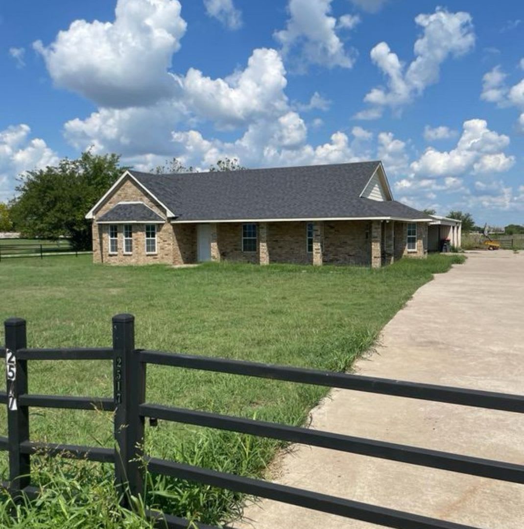 Charming 3BR House in Anna – photo 1